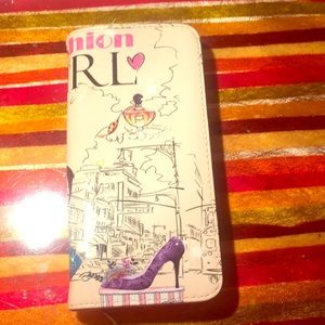 I will be selling a wallet. You can put anything